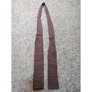 Baar & Beards Silk Necktie Burgundy Floral Medallion Pattern Menswear Formal